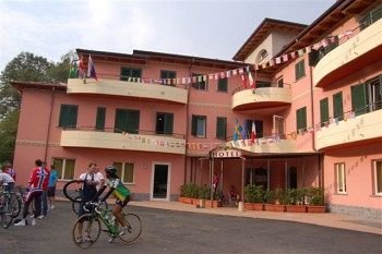 Impero Hotel Beauty & Spa - Bike Hotel Cantello Dış mekan fotoğraf